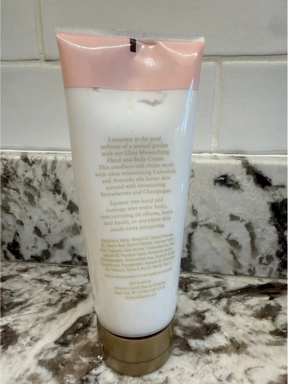 Victoria's Secret Garden Strawberries & Champagne Ultra-moisturizing Cream